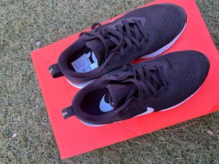 Zapatillas Nike Negras y Blancas