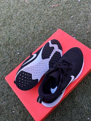 Zapatillas Nike Negras y Blancas