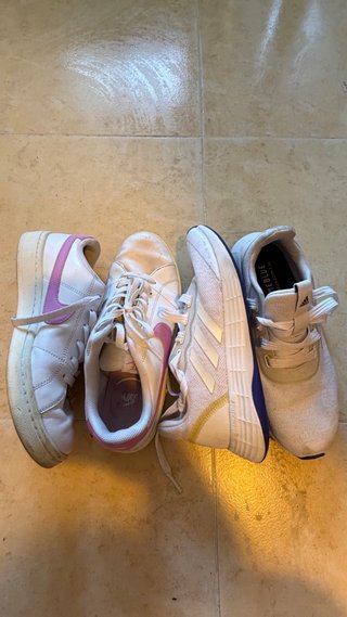 Deportivas Nike y Adidas Blancas Rosas