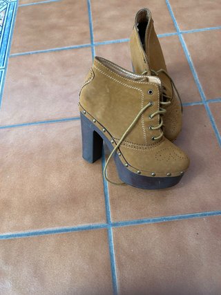 Zapatos antelina camel