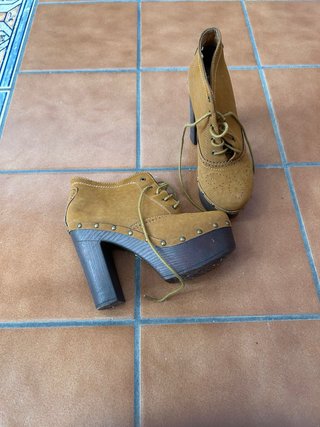 Zapatos antelina camel
