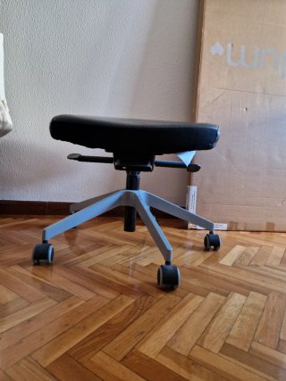 Silla de oficina ergonómica negra
