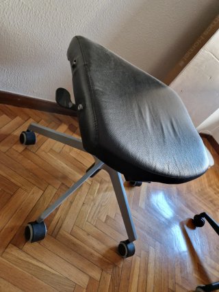 Silla de oficina ergonómica negra