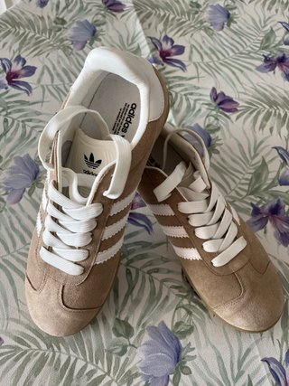 “Adidas” Gazelle Beige/Blanco Talla 40