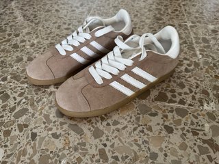 “Adidas” Gazelle Beige/Blanco Talla 40