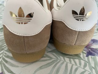 “Adidas” Gazelle Beige/Blanco Talla 40
