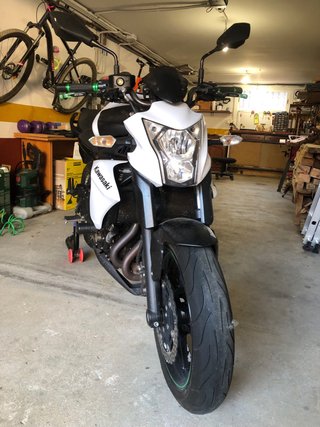Kawasaki Naked Blanca y Negra ER6N 2016