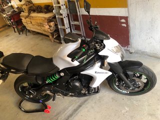 Kawasaki Naked Blanca y Negra ER6N 2016