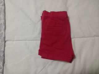 Pantalón corto con tirantes GOCCO rojo