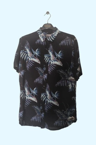 Camisa Hawaiana Negra Estampada Talla M