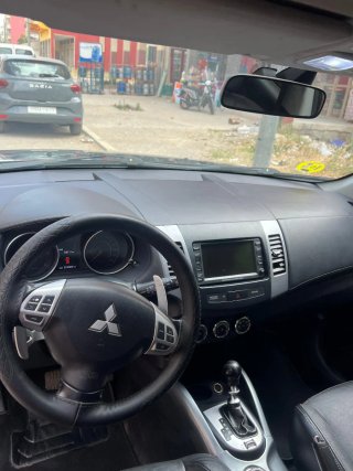 mitsubishi outlander  outlander  2011