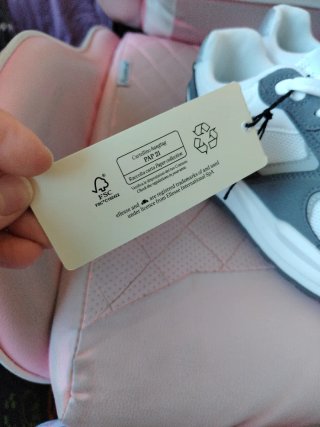 Zapatillas Ellesse grises y blancas