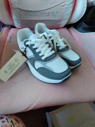 Zapatillas Ellesse grises y blancas