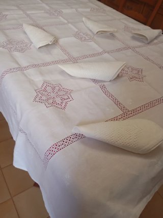 Mantelería Lagartera Bordada y Deshilada amano