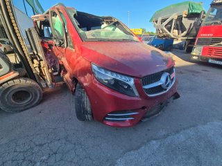 Mercedes V300d.