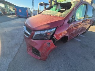 Mercedes V300d.