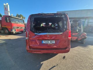 Mercedes V300d.