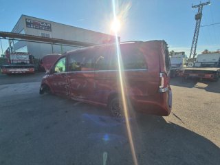 Mercedes V300d.