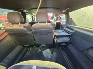 Mercedes V300d.