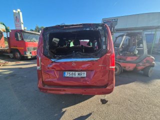 Mercedes V300d.