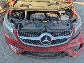 Mercedes V300d.