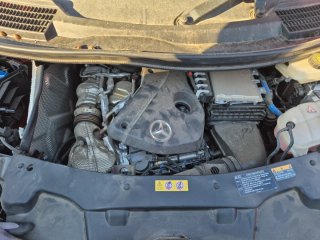 Mercedes V300d.