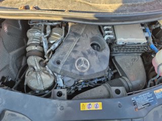 Mercedes V300d.