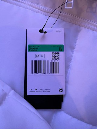 Abrigo acolchado blanco Nike con capucha