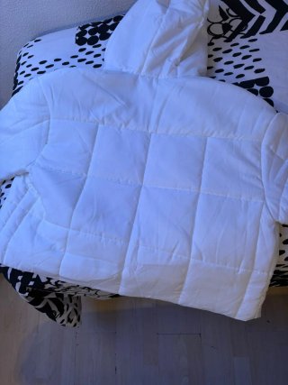 Abrigo acolchado blanco Nike con capucha