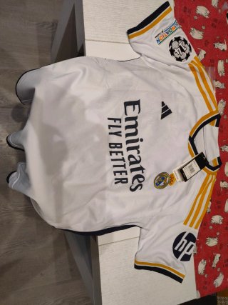 Gorra Adidas Real Madrid Blanca y Dorada y camiset