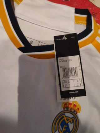 Gorra Adidas Real Madrid Blanca y Dorada y camiset