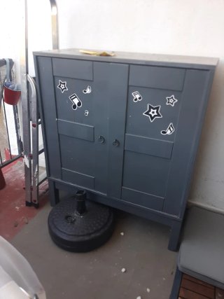 Mueble madera gris