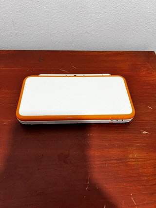 Nintendo 2DS XL Naranja y Blanco