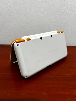 Nintendo 2DS XL Naranja y Blanco