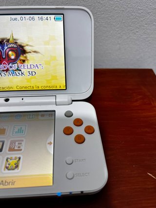Nintendo 2DS XL Naranja y Blanco