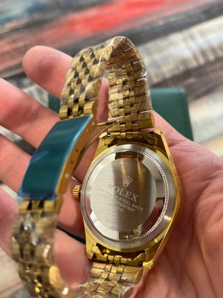 Reloj Dorado Nuevo