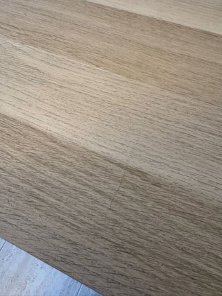 Scrivania in legno con cassettiera bianca