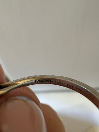 Anillo Swarovski con halo Eternity