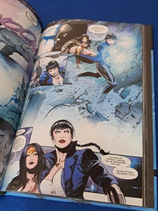 COMIC TAPA DURA LIGA DE LA JUSTICIA