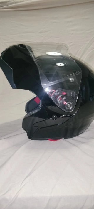 Casco de moto negro integral