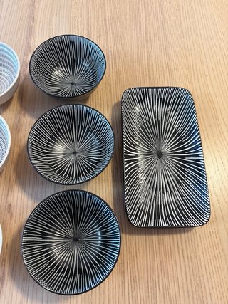 Set di ciotole e vassoi in ceramica