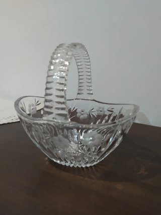 Cesta de cristal labrado con asa