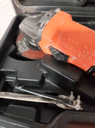 Amoladora Black+Decker con maletín