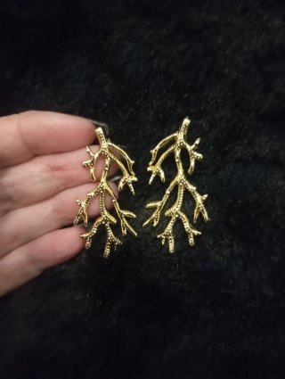 Orecchini corallo dorati
