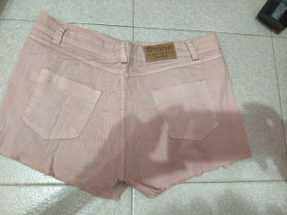 Pantalón corto rosa desgastado