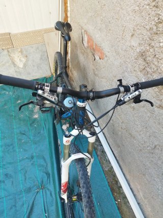 Bicicleta de Montaña Negra y Azul