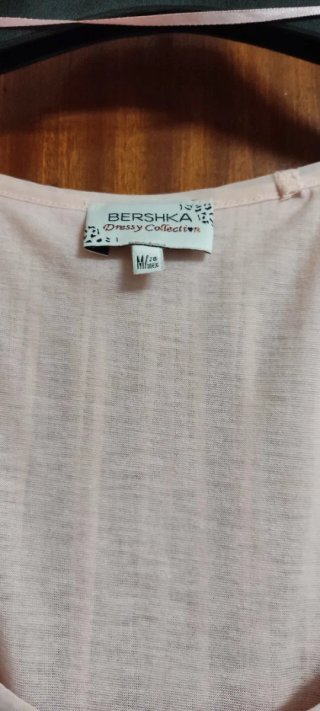 Vestido Bershka rosa plisado talla M.