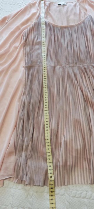 Vestido Bershka rosa plisado talla M.