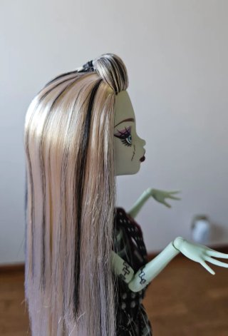 Boneca Monster High Frankie Stein Elástico Dourado
