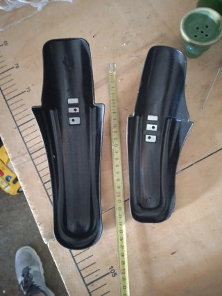 Guardabarros pequeños de plástico